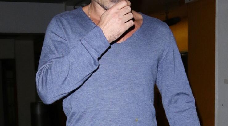 Ποιος διάσημος σταρ του Hollywood φοράει κορδέλα στα μαλλιά [εικόνες]