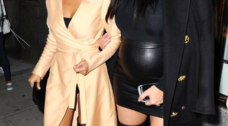 Σέξυ εγκυμονούσα η Kim Kardashian με leather outfit [εικόνες]