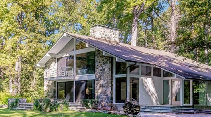 Το πατρικό σπίτι της Angelina Jolie πωλείται έναντι 2 εκατομμυρίων [εικόνες]