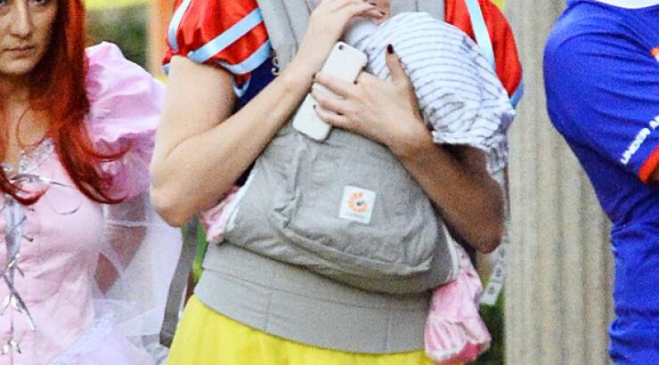 Η Charlize Theron για πρώτη φορά με το μωράκι της [εικόνες]