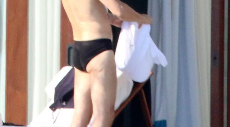 Δείτε πως είναι με μαγιό 64χρονος διάσημος ηθοποιός [εικόνες]