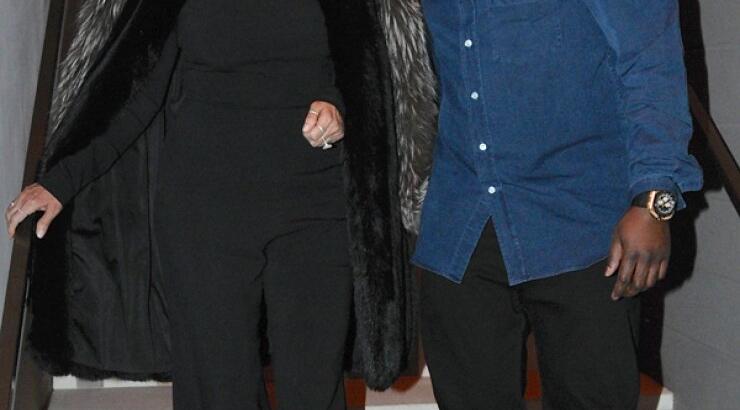 Ανεβαίνειτα σκαλιά της εκκλησίας η μαμά Kardashian; [εικόνες]