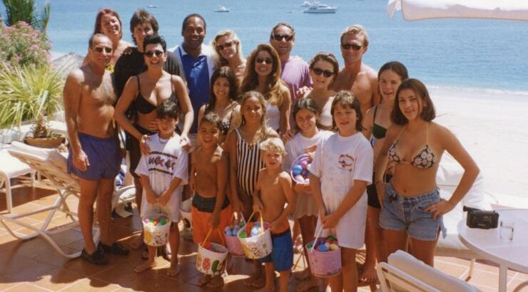 Η αδημοσίευτη φωτογραφία της οικογένειας Kardashian που κάνει το γύρο του κόσμου 