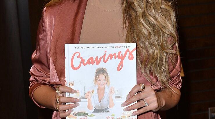 Chrissy Teigen: Παρουσίασε νέο βιβλίο μαγειρικής [εικόνες]