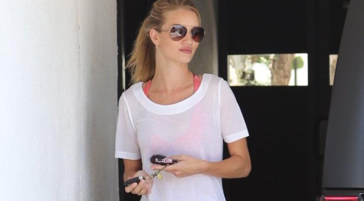 Rosie Huntington-Whiteley: Δουλεύει σκληρά για το τέλειο σώμα