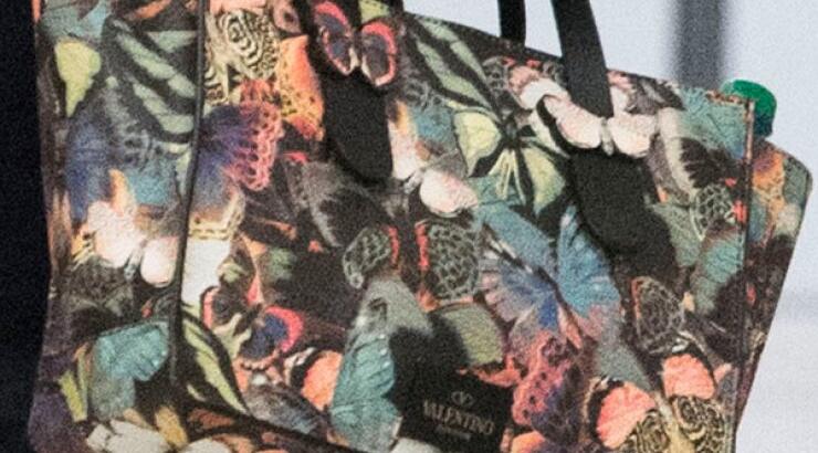 Ποιο hot item κρατάει η Katie Holmes; [εικόνες]