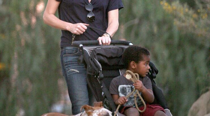 Τελικά αρραβωνιάστηκε η Charlize Theron ή όχι; [εικόνες]