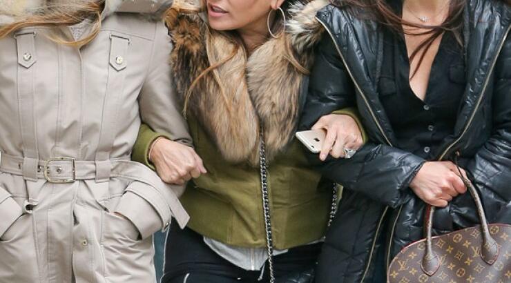 Jennifer Lopez: Βόλτα μαζί με την αδερφή της και την καλύτερή της φίλη [εικόνες]