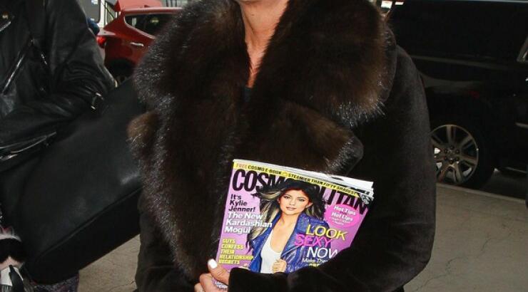 Kris Jenner: Αγκαλιά με το εξώφυλλο της κόρης της [εικόνες]