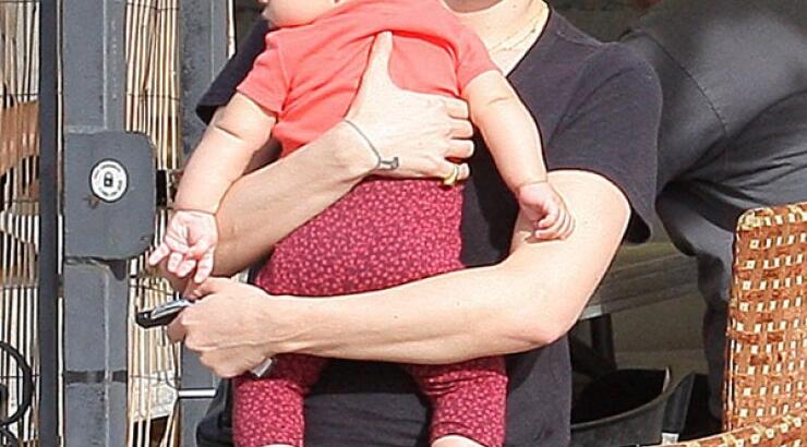 Η Scarlett Johansson είναι μία ευτυχισμένη μαμά [εικόνες]