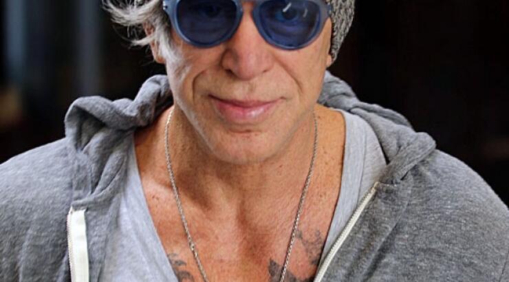 Mickey Rourke: Αρνείται να μεγαλώσει [εικόνες]