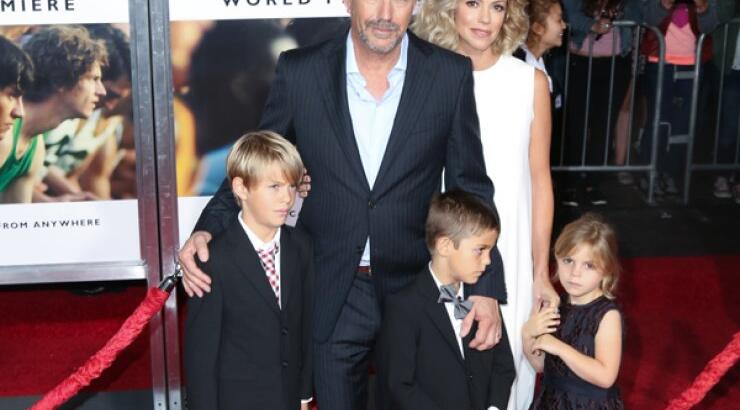 Ο Kevin Costner με όλη την οικογένειά του στην πρεμιέρα της ταινίας του [εικόνες]