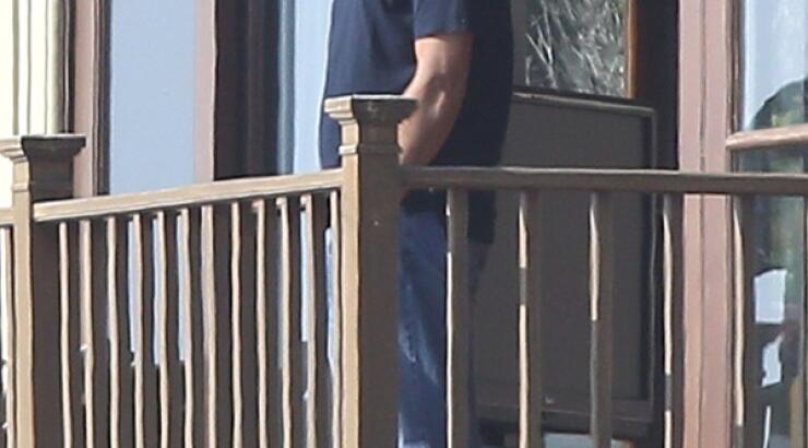 Ο George Clooney χαλαρώνει στο εξοχικό του...μόνος [εικόνες]