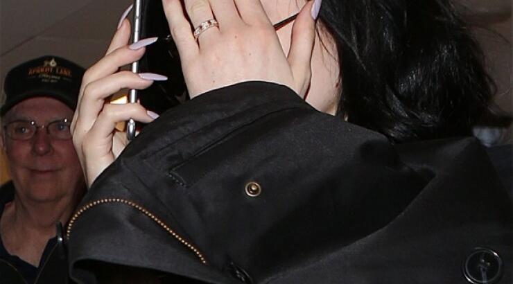 Ακόμη μία Kardashian έβαλε βέρα στο δεξί; [εικόνες]