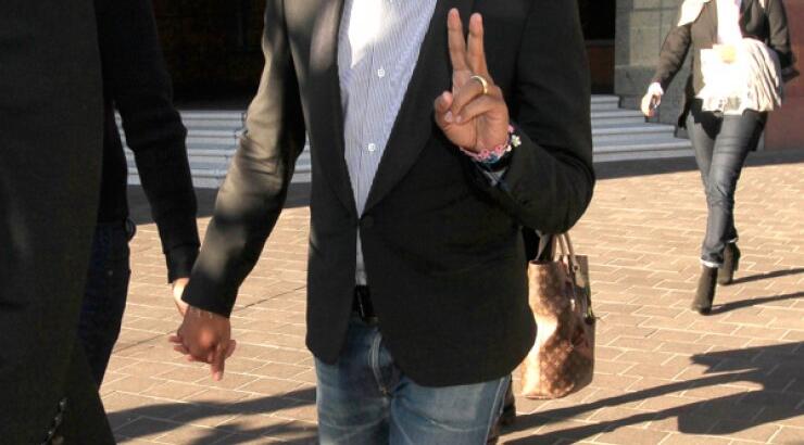 Διάσημος τραγουδιστής στα δικαστήρια για κλοπή... [εικόνες]