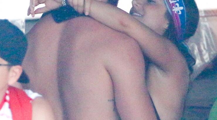 Πιάστηκε στα πράσα το αγόρι της Miley Cyrus! Αγκαλιά με άλλο κορίτσι [εικόνες]