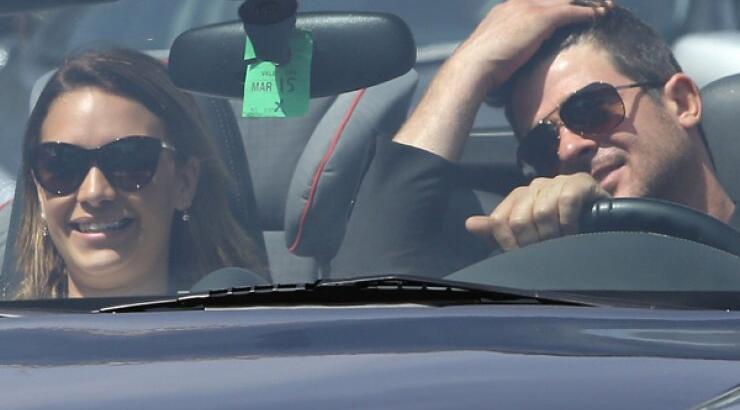 Ξανά ερωτευμένος διάσημος τραγουδιστής [εικόνες]