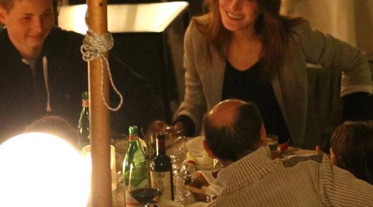 Σύζυγος πρώην προέδρου πρωταγωνίστρια σε διαφήμιση γνωστού αρώματος [εικόνες]