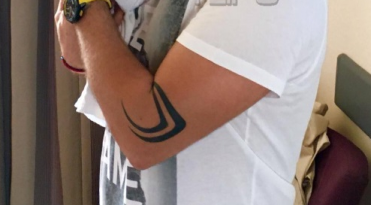 Η πρώτη φωτογραφία επώνυμου Έλληνα με τη νεογέννητη κορούλα του!