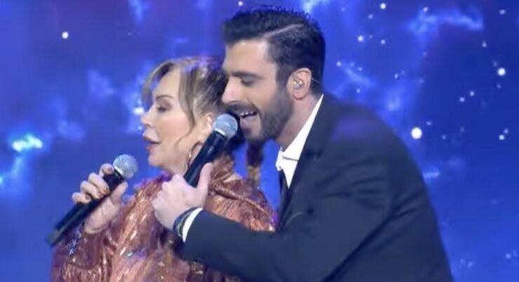 Μαρίνος Κόνσολος- Ελένη Δήμου: Τραγούδησαν στο J2US την "Τηλλυρκώτισσα" και τους αποθέωσαν όλοι