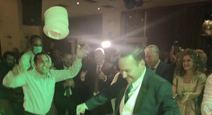 Μαυρίκιος Μαυρικίου: Το ζεϊμπέικο που χόρεψε στον αρραβώνα του και το σπάσιμο των πιάτων [βίντεο]