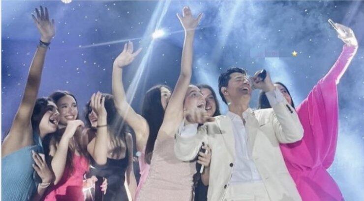 Οι κόρες Παπαδοπούλου-Χαραλαμπίδη τραγούδησαν στην σκηνή με τον Σάκη Ρουβά και έγινε χαμός [βίντεο[