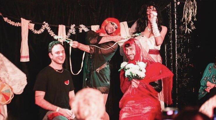 Δύο Κύπριες Drag Queens "παντρεύτηκαν" με παραδοσιακό κυπριακό γάμο και έγιναν viral [εικόνες]