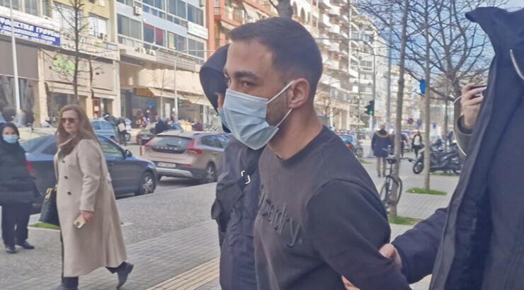 Mετανιωμένος ο Έλληνας τράπερ που κατηγορείται για απόπειρα ανθρωποκτονίας: "Aς μπω φυλακή, το παιδί να γίνει καλά"