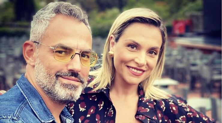 Νίκος Συρίγος: Ποζάρει για πρώτη φορά με την Ελεωνόρα Ζουγανέλη και τους γονείς της [εικόνα]