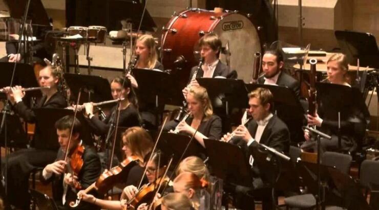 Oλλανδή βιολονίστρια έπαιξε Τσιτσάνη σε συναυλία κλασικής μουσικής στο Ρότερνταμ [βίντεο]