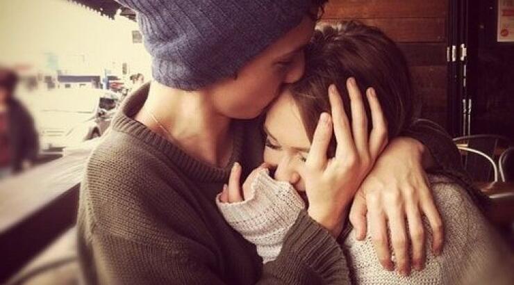 6 σημάδια για να καταλάβεις ότι ο σύντροφός σου ξενοκοιτάζει!