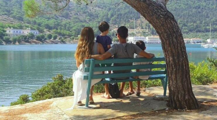 Απέραντη ευτυχία: Κύπρια τραγουδίστρια έγινε 3η φορά μαμά και είδαμε την πρώτη εικόνα του νεογέννητου