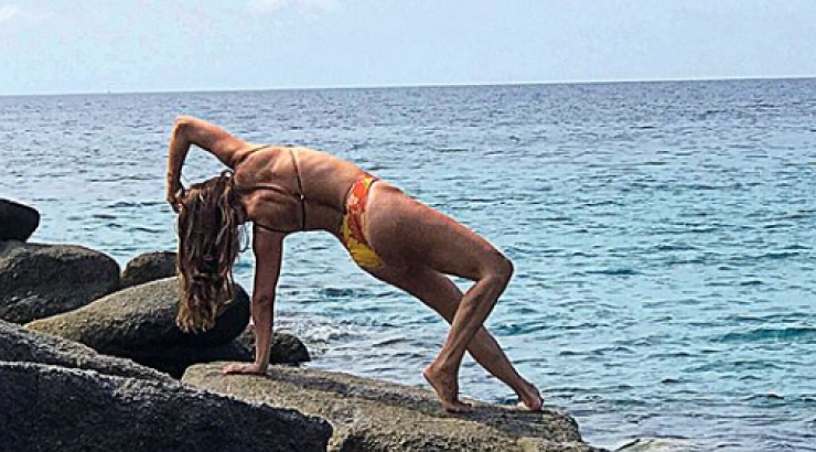 Κύπρια socialite γυμνάζεται δίπλα στη θάλασσα και μας εντυπωσιάζει με την αψεγάδιαστη σιλουέτα της!