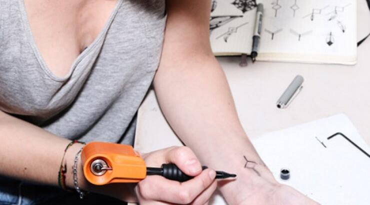 Μηχανή τατουάζ για το σπίτι