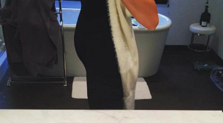 Δείτε για πρώτη φορά τη φουσκωμένη κοιλίτσα επώνυμης καλλονής!