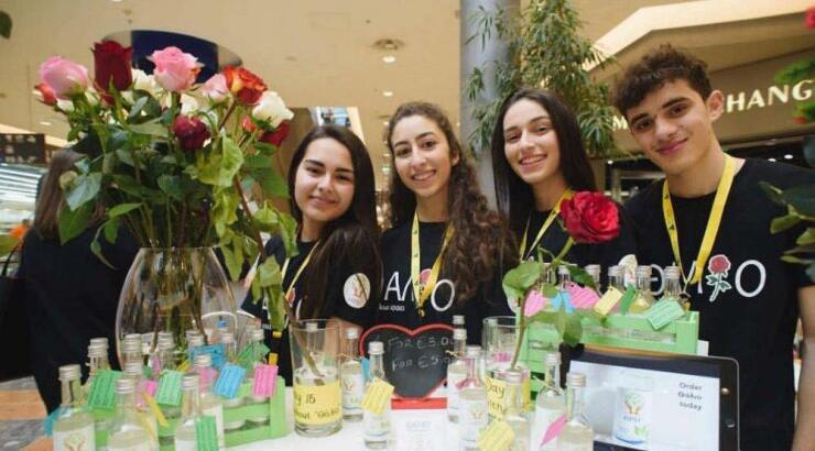 Επιχειρηματική ενέργεια από ομάδα μαθητών για τη διατήρηση του τριαντάφυλλου! [εικόνες]