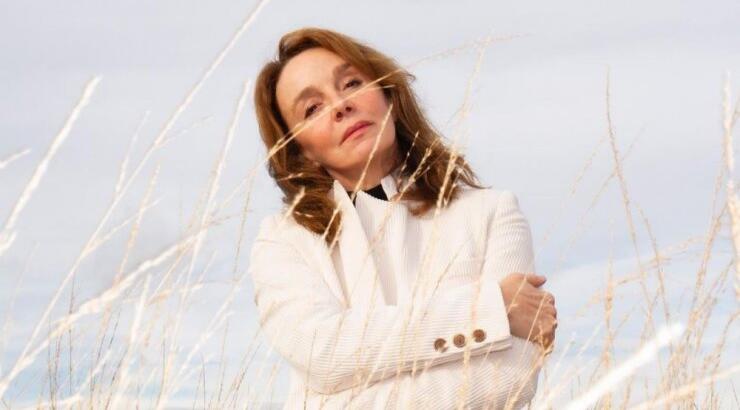 Philippine Leroy-Beaulieu: Από το “Emily in Paris” στον νέο κύκλο του “The Crown”