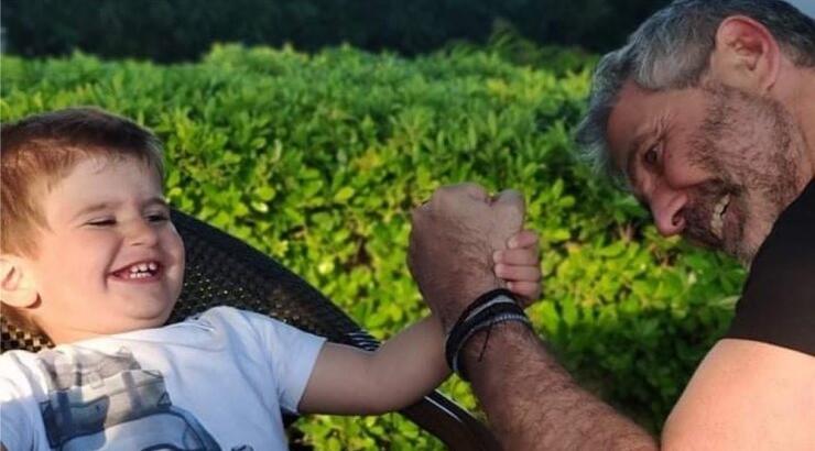 Θοδωρής Αθερίδης: Το καλοκαιρινό στιγμιότυπο που ανήρτησε μαζί με τον εγγονό του [εικόνα]