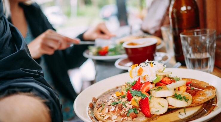 7 tips για να ξεγελάσεις το μυαλό σου και να τρως λιγότερο