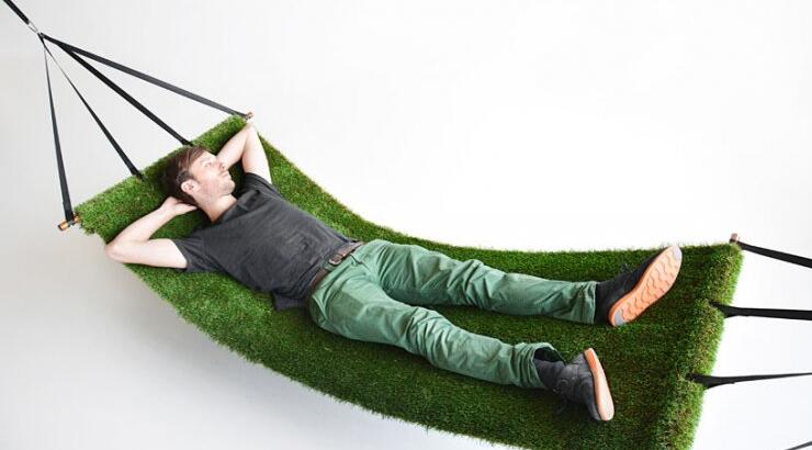 Πάνω σε γρασίδι!