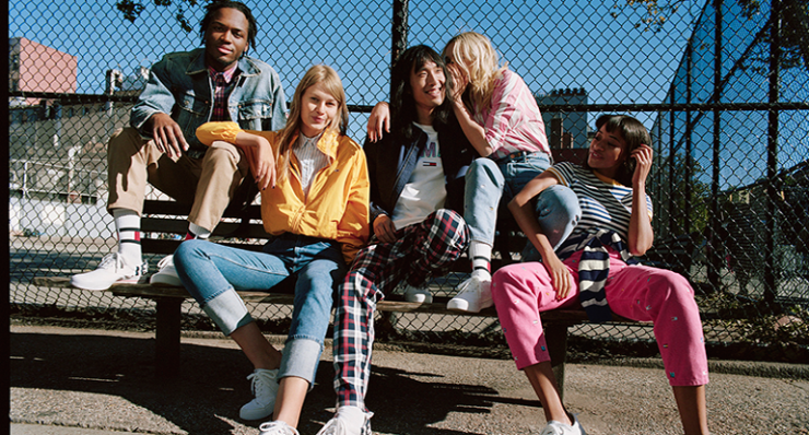 Στη καμπάνια της TOMMY JEANS η μόδα συναντά τη μουσική και το old-school αμερικανικό στιλ αναβιώνει ξανά