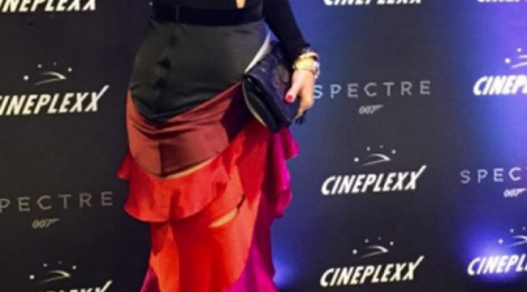 Το αβυσσαλέο ντεκολτέ Κύπριας ηθοποιού που τρέλανε τους παρευρισκόμενους!