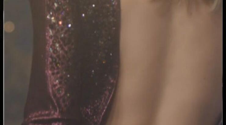 Ποια είναι τελικά η μυστηριώδης γυναίκα που πρωταγωνιστεί στο Χριστουγεννιάτικο βίντεο του Topshop;