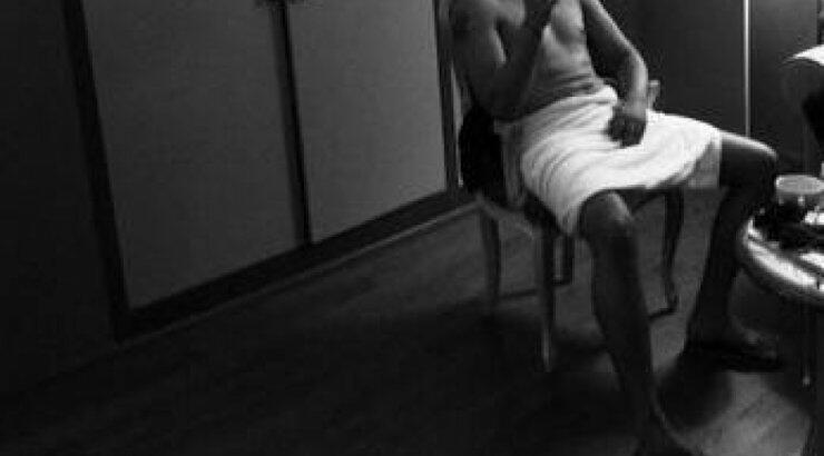 Ποιoς τραγουδιστής χαλαρώνει πριν τη συναυλία του στη Κύπρο;