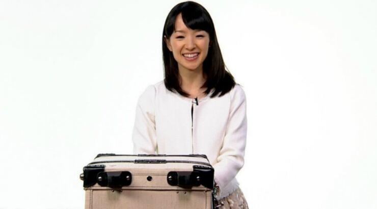 Marie Kondo: Μας παρουσιάζει πώς να τακτοποιήσουμε την ταξιδιωτική μας τσάντα [βίντεο]