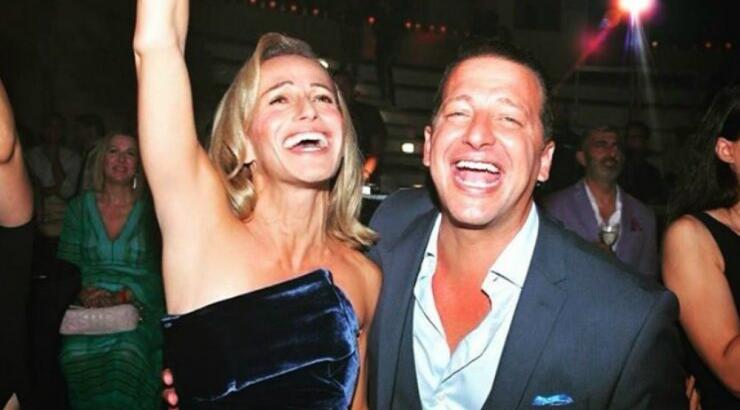 Ο Χρύσανθος Τσουρούλλης βρέθηκε σε πάρτι με τη σύντροφό του και τραγούδησε μαζί με τους Onirama! [βίντεο]