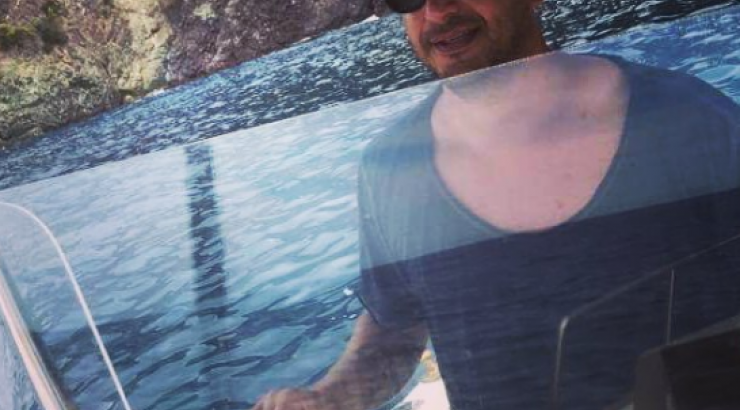 Χρύσανθος Τσουρούλλης: Για διακοπές στον Πόρο με τον γιο του και τη σύντροφο του!