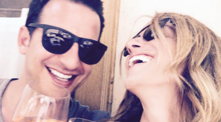 Χρύσανθος Τσουρούλλης – Έμιλη Γιολίτη: Σε παραλία της Μυκόνου φορώντας το ίδιο…