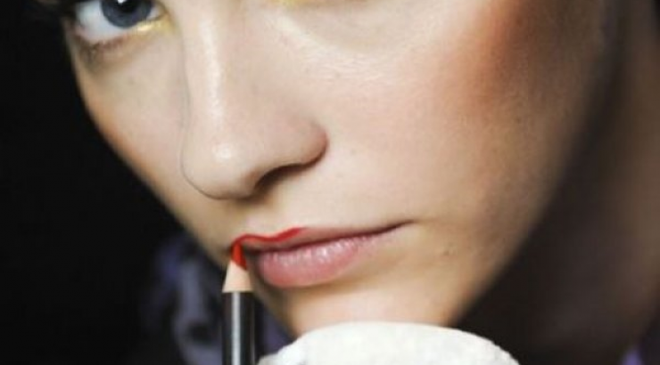 Πότε και πώς θα πρέπει να χρησιμοποιείτε το μολύβι χειλιών;