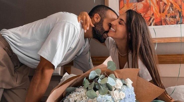 Θέλξια Βαλέρια Φραγκούδη: Γιορτάζει την επέτειο γάμου με τον σύζυγό της, Χριστίνο Πίπη [εικόνες]